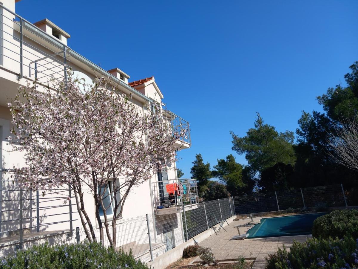 25 King'S Landing In Supetar Apartment Exterior photo